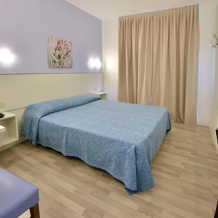 Meublè Nazionale Hotel 4*