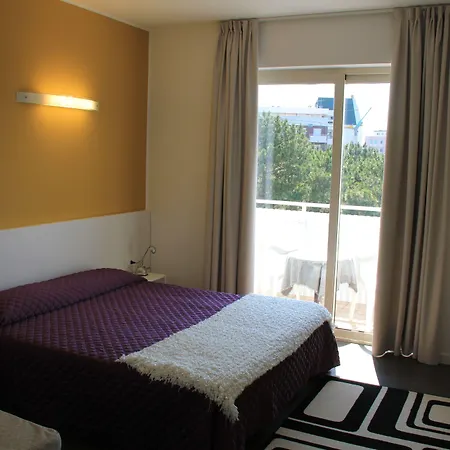 Meuble Nazionale Λινιάνο Σαμπιαντόρο